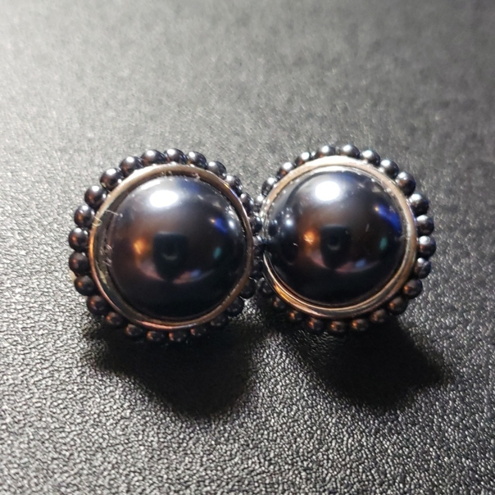 Faux tahitian pearl clips